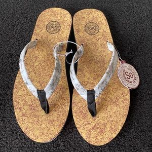 SO Women's M(7-8) Black/White Tie Dye Flipflop NWT